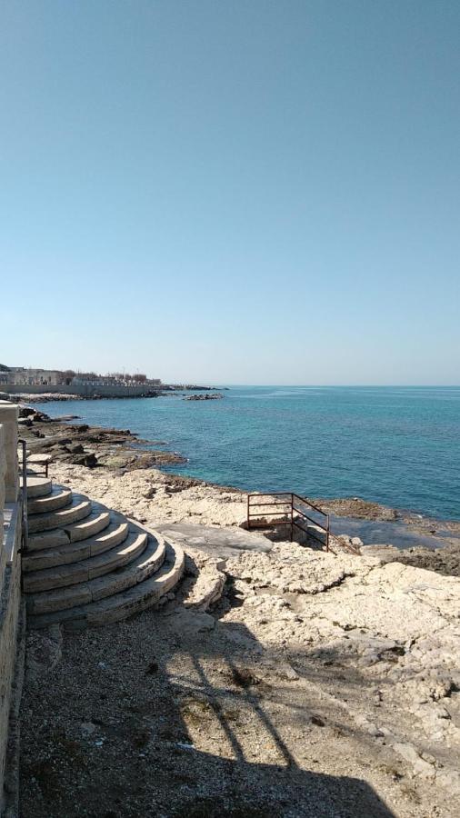 Ilfarodelmediterraneo Giovinazzo Buitenkant foto