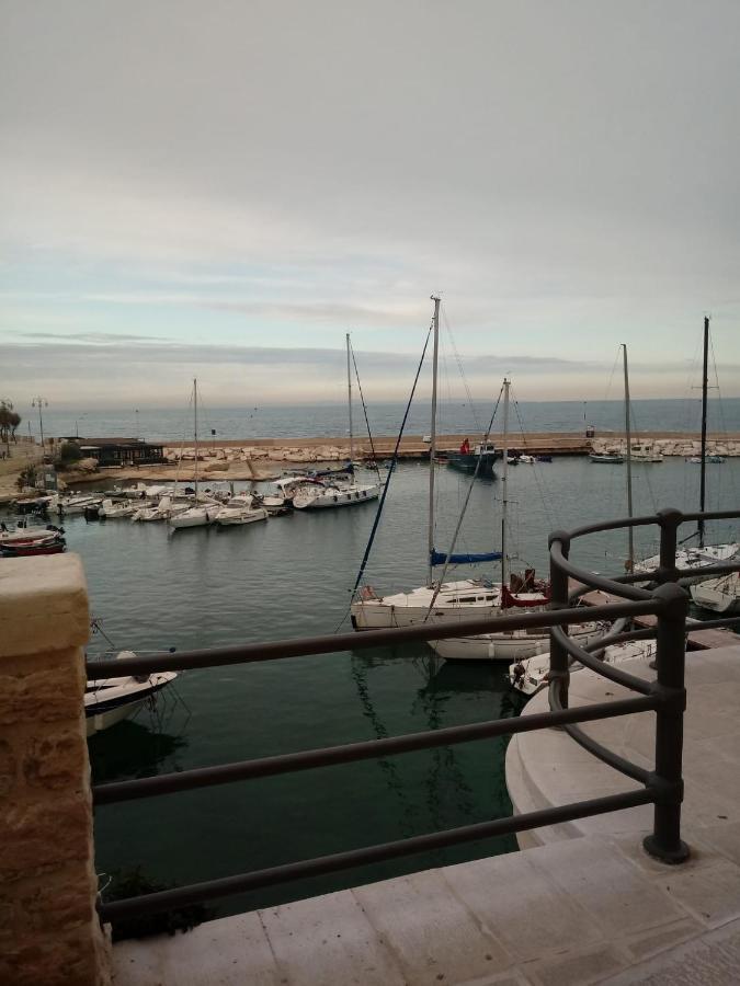 Ilfarodelmediterraneo Giovinazzo Buitenkant foto